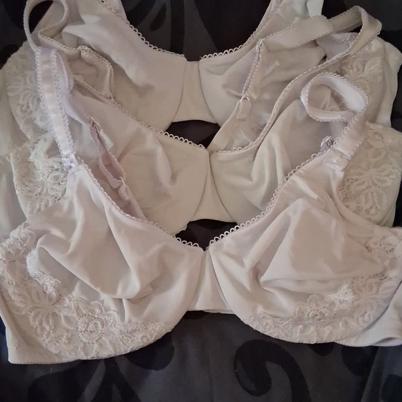 Olga Lace Trim Bra in Cream - Picture 1 of 3
